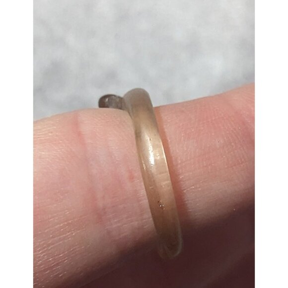 Translucent Tan Knotted Fashion Ring Size 6 1/2 - Picture 14 of 14